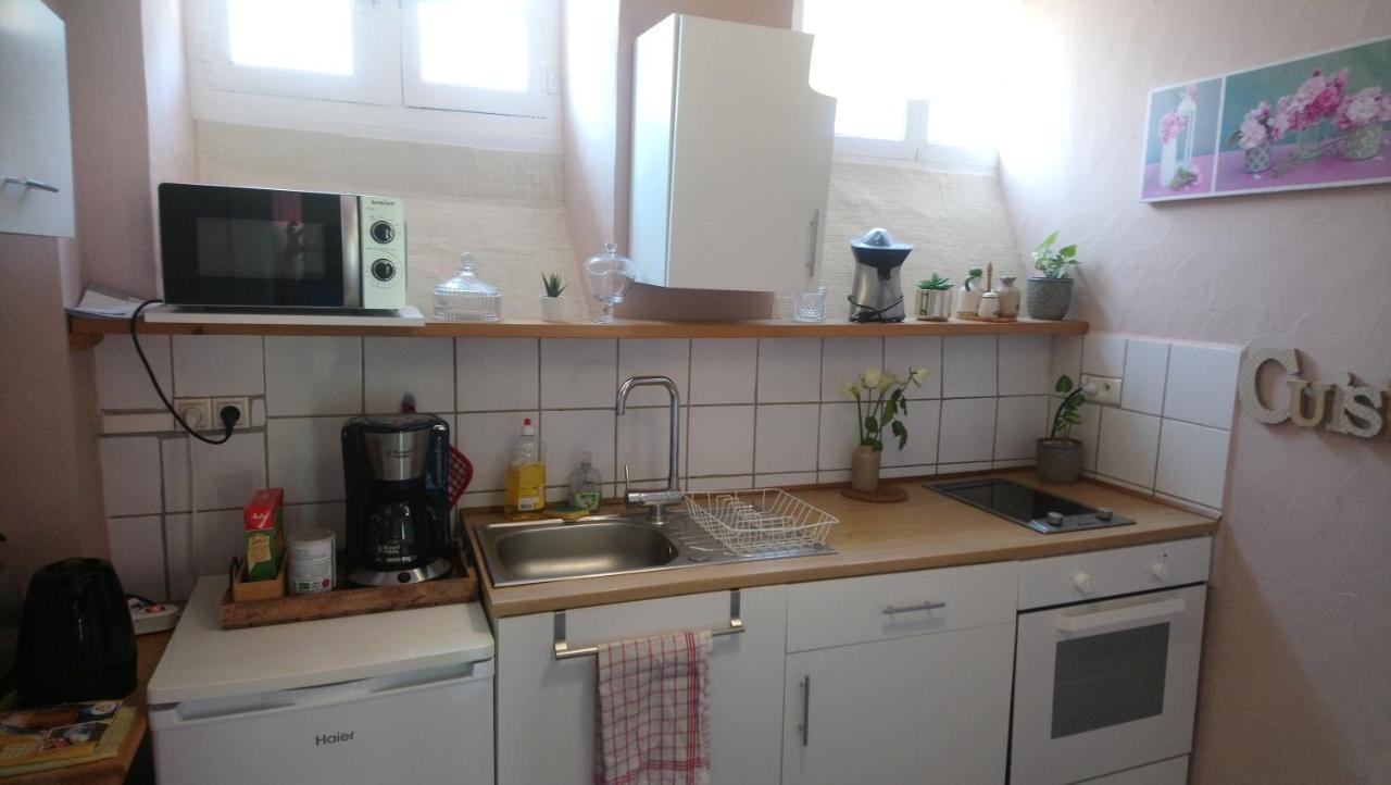 Appartement Familial Le Tanis Pontorson Exterior photo